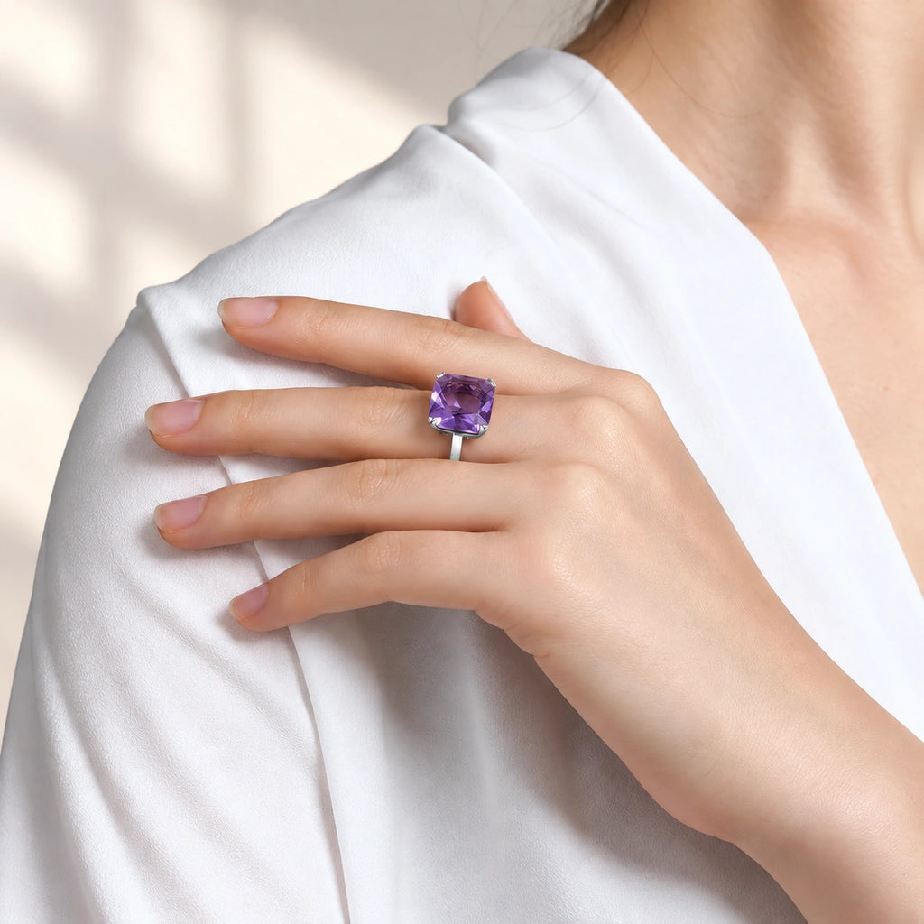 Amethyst Ring aus 925er Silber mit quadratischem Solitärstein