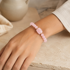 Rosenquarz Perlenarmband mit rechteckigem Mittelstein