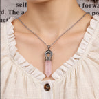 Rosenquarz Kette mit rundem Ornamentanhänger