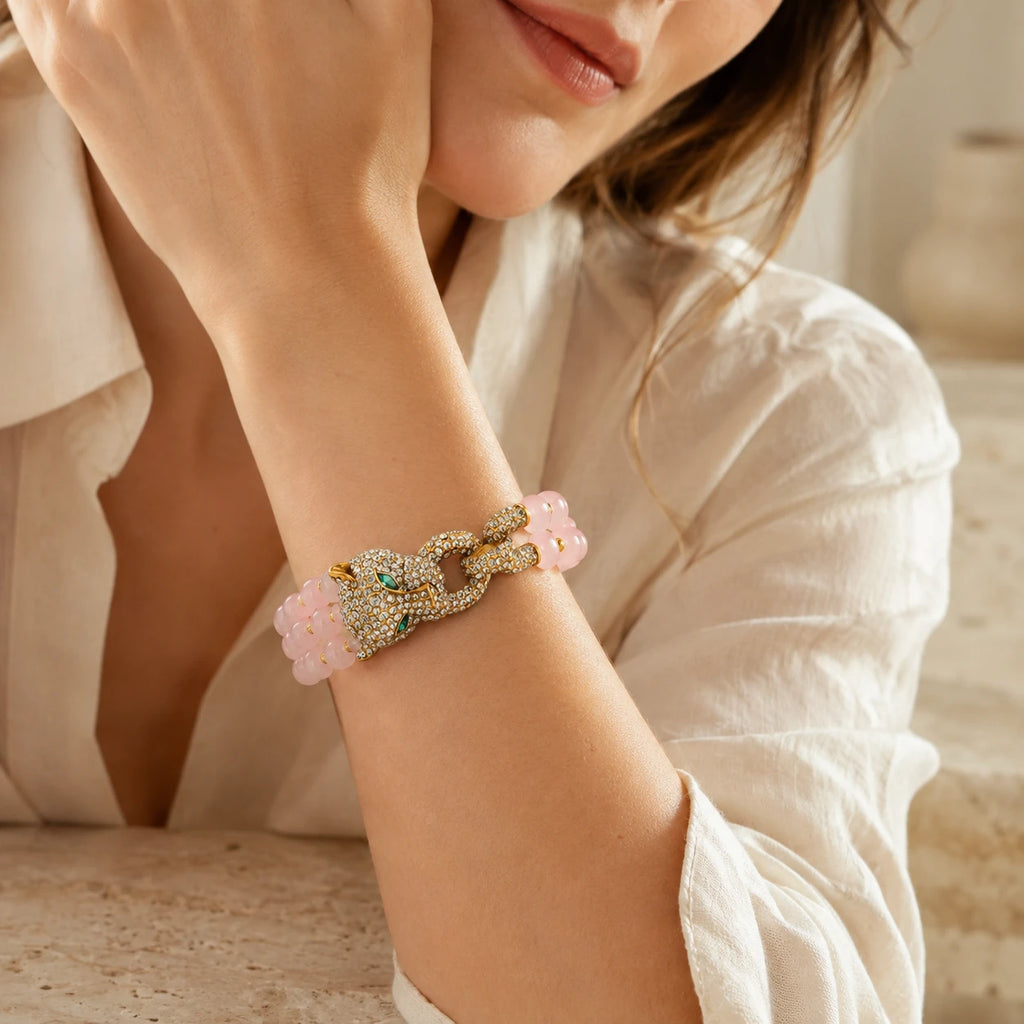 Doppelreihiges Rosenquarz-Perlenarmband mit Katzenmotiv