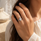 Opal Ring mit floralem Rahmen und Ziersteinen