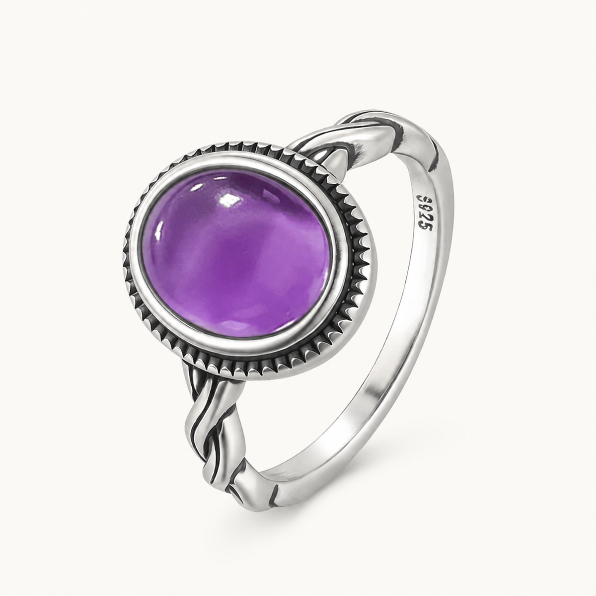 Amethyst Ring aus 925er Silber mit gedrehter Ringschiene