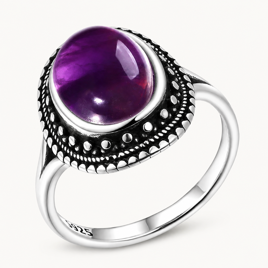 Amethyst Cabochonring aus 925er Silber mit Punktrelief