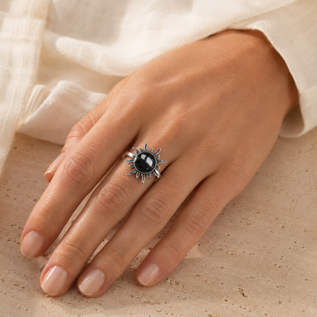 Onyx Ring aus 925er Silber im Sonnen-Design