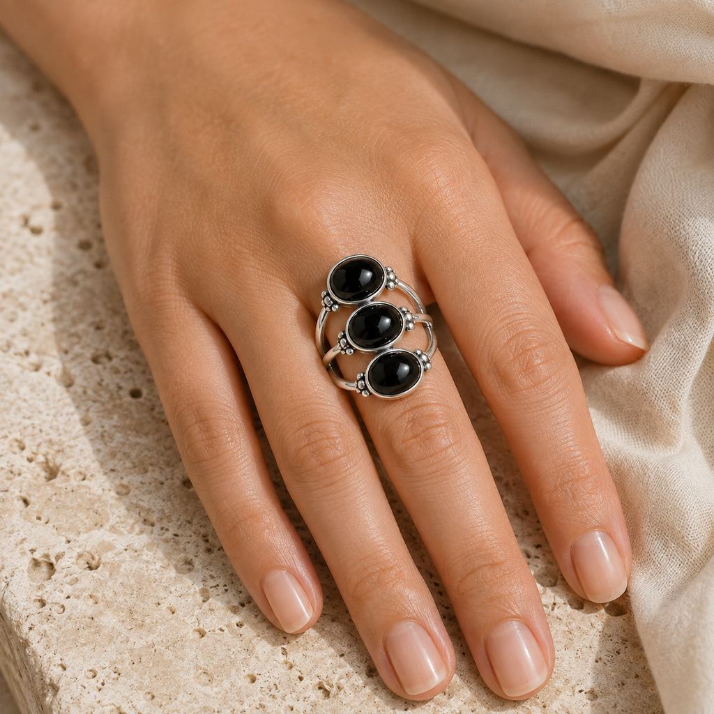 Dreifacher Onyx Ring aus 925er Silber mit drei ovalen Cabochons