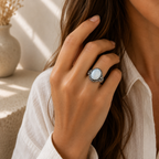 Aquamarin Cabochonring aus 925er Silber mit Blüten und Spiralrahmen