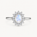 Zarter Mondstein Ring mit Schmucksteinen