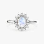 Zarter Mondstein Ring mit Schmucksteinen