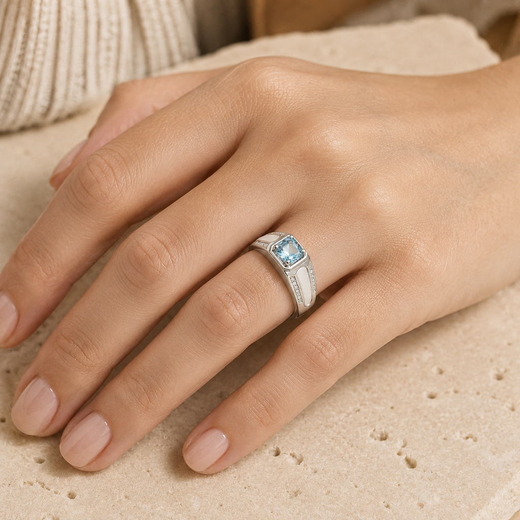 Aquamarin Look Ring mit quadratischem Stein und schwarzer Ringschiene