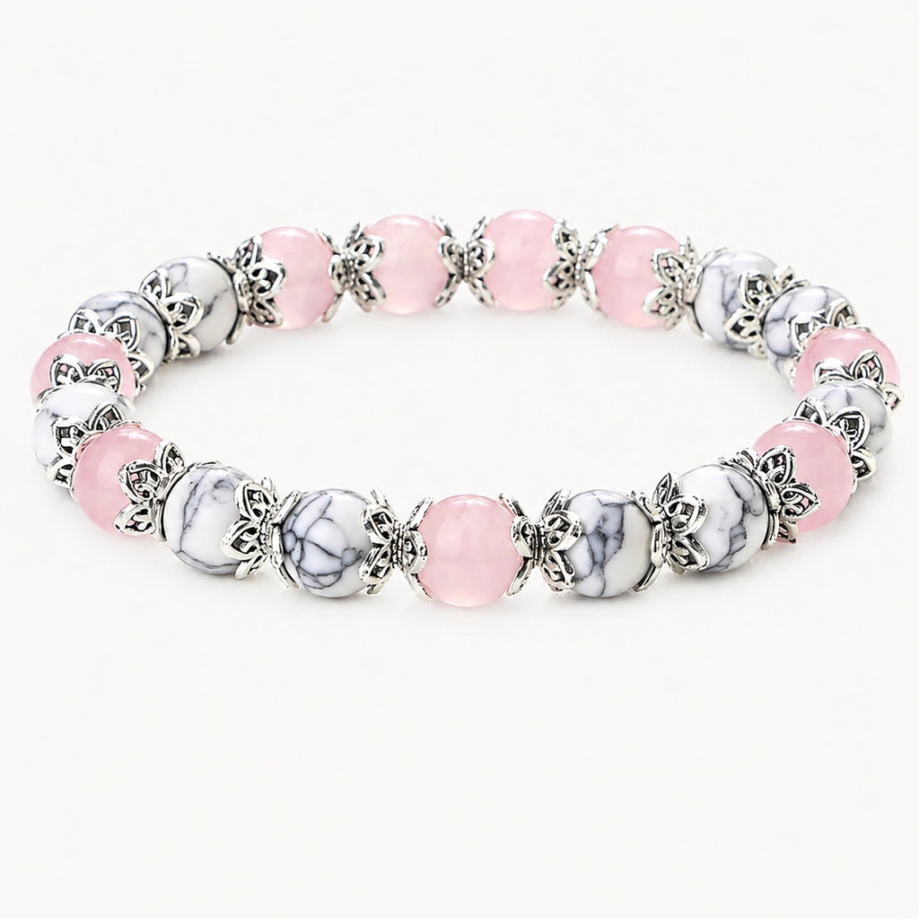 Rosenquarz-Howlit Armband mit ornamentalen Perlenkappen