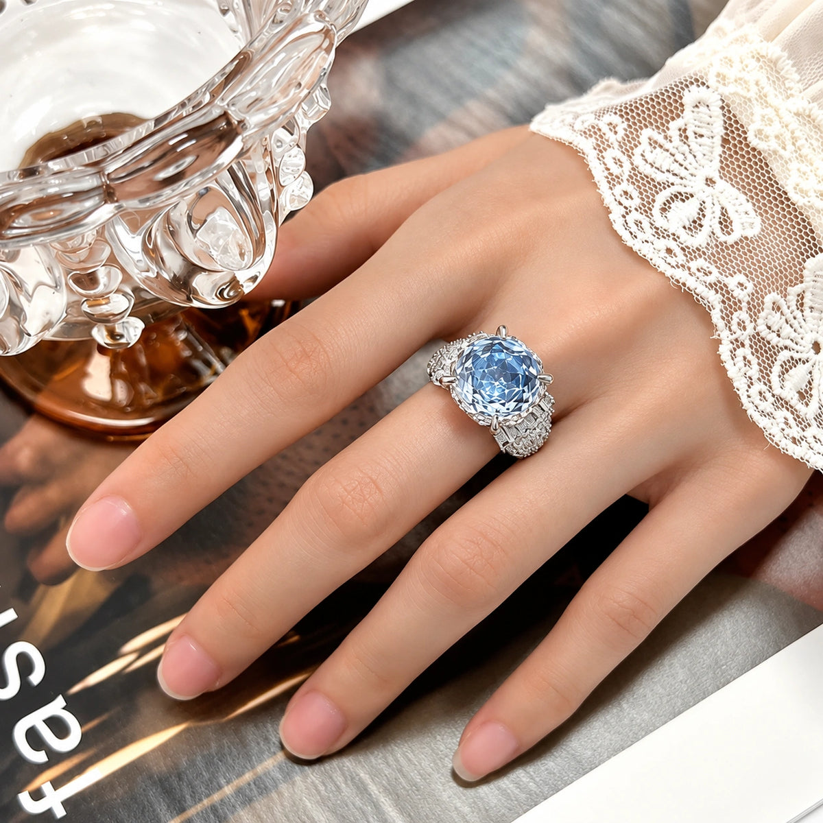 Aquamarin Ring modern mit großem facettiertem Stein und breiter Fassung