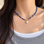 Lapislazuli Kette mit Perlen und rundem weißem Anhänger