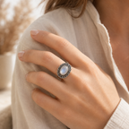 Ovaler Mondstein Ring aus 925er Silber mit Spiralrahmen