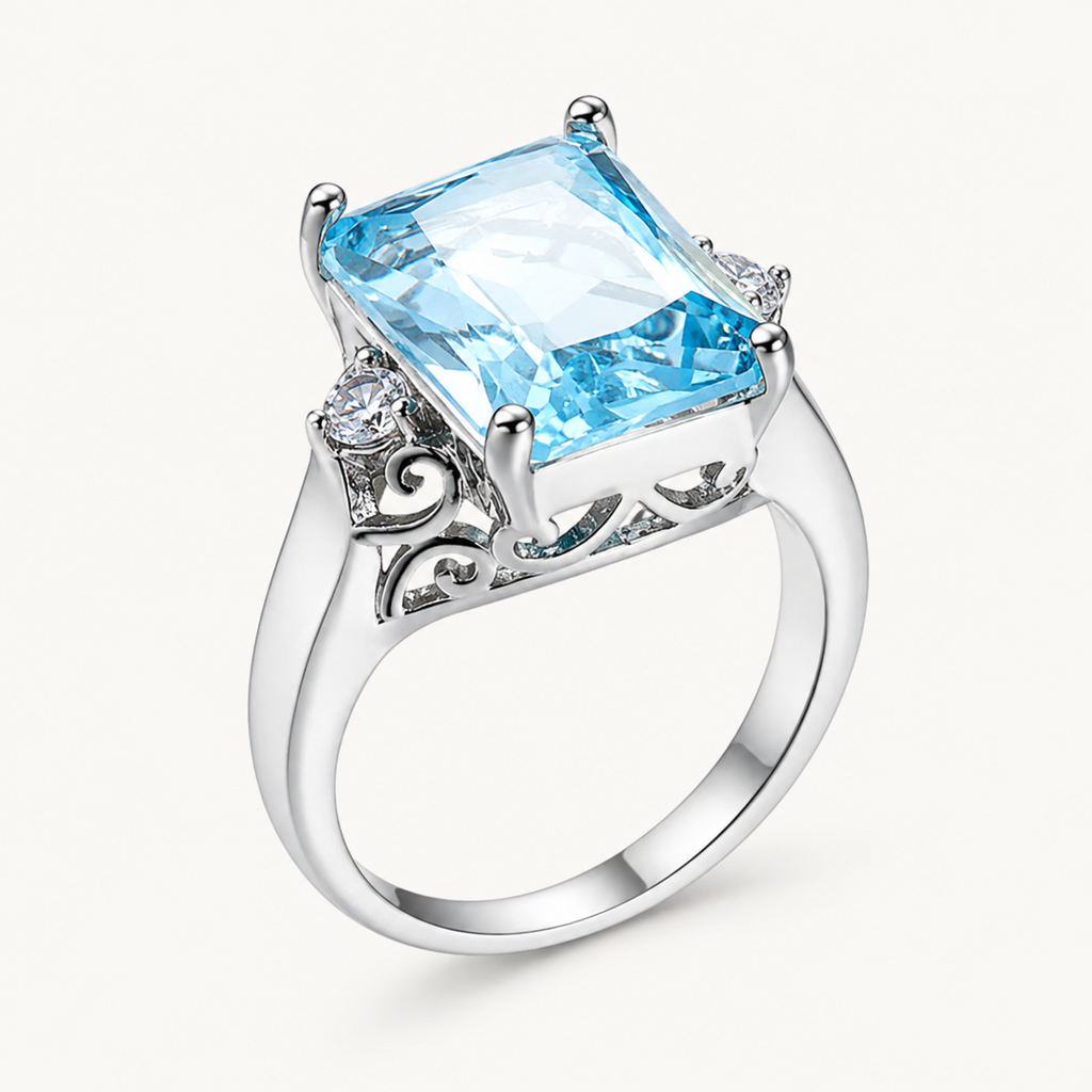 Aquamarin Ring mit großem Rechteckstein und seitlichen Ornamenten