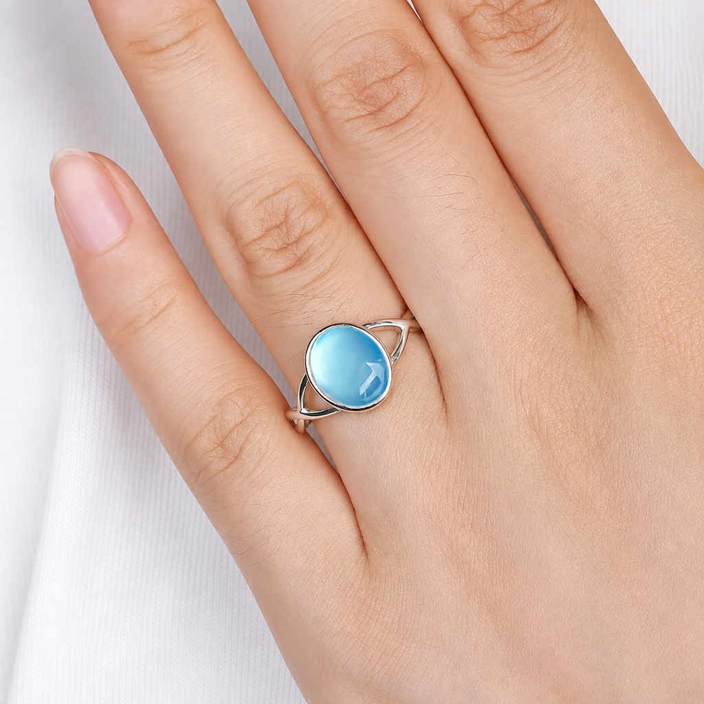 Aquamarin Cabochonring mit ovalem Stein und gekreuzter Ringschiene
