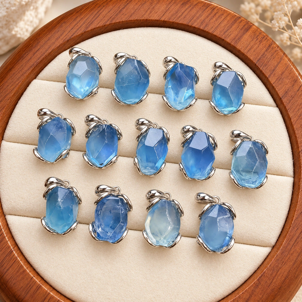 Aquamarin Kette aus 925er Silber mit facettiertem Stein und geschwungener Fassung