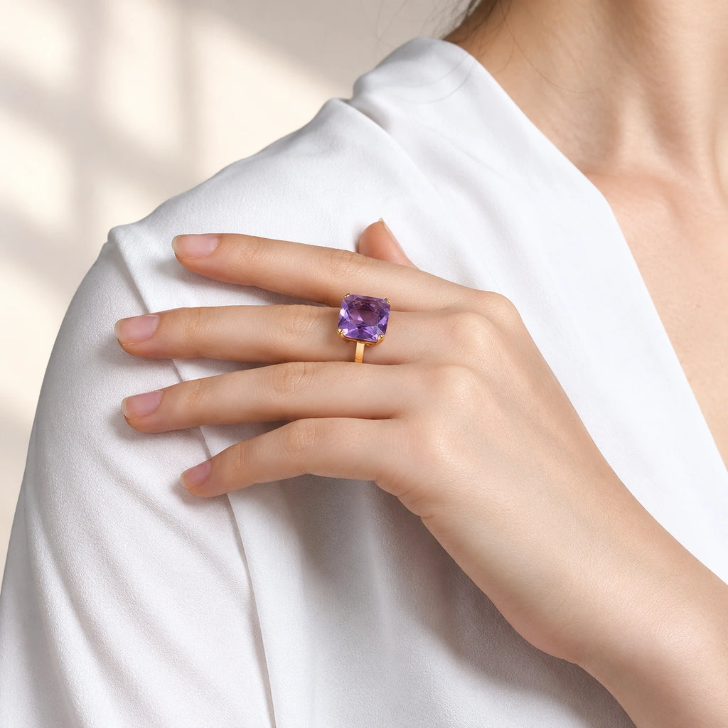 Vergoldeter Amethyst Ring aus 925er Silber mit quadratischem Solitärstein