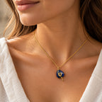 Lapislazuli Herz Anhänger mit goldfarbener Spirale aus Draht
