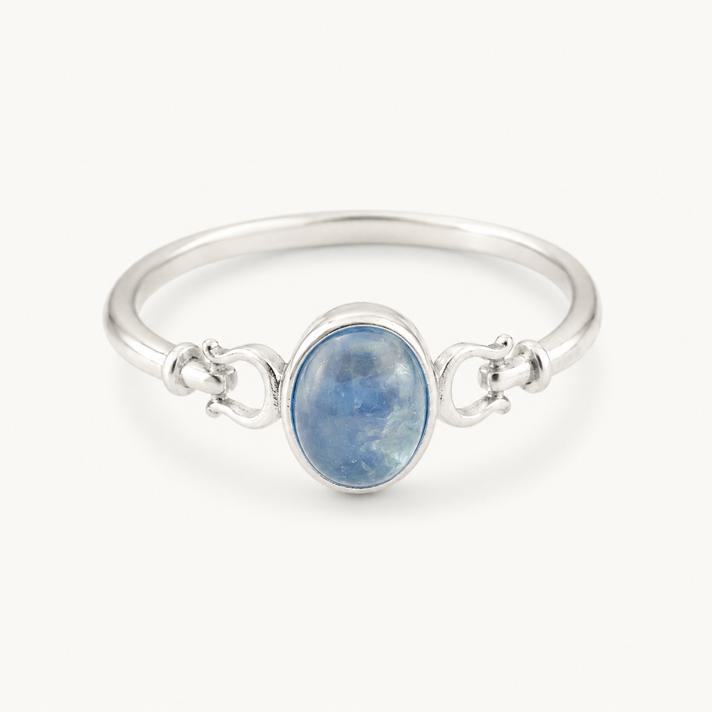 Aquamarin Cabochonring mit ovalem Stein und Spiralornament