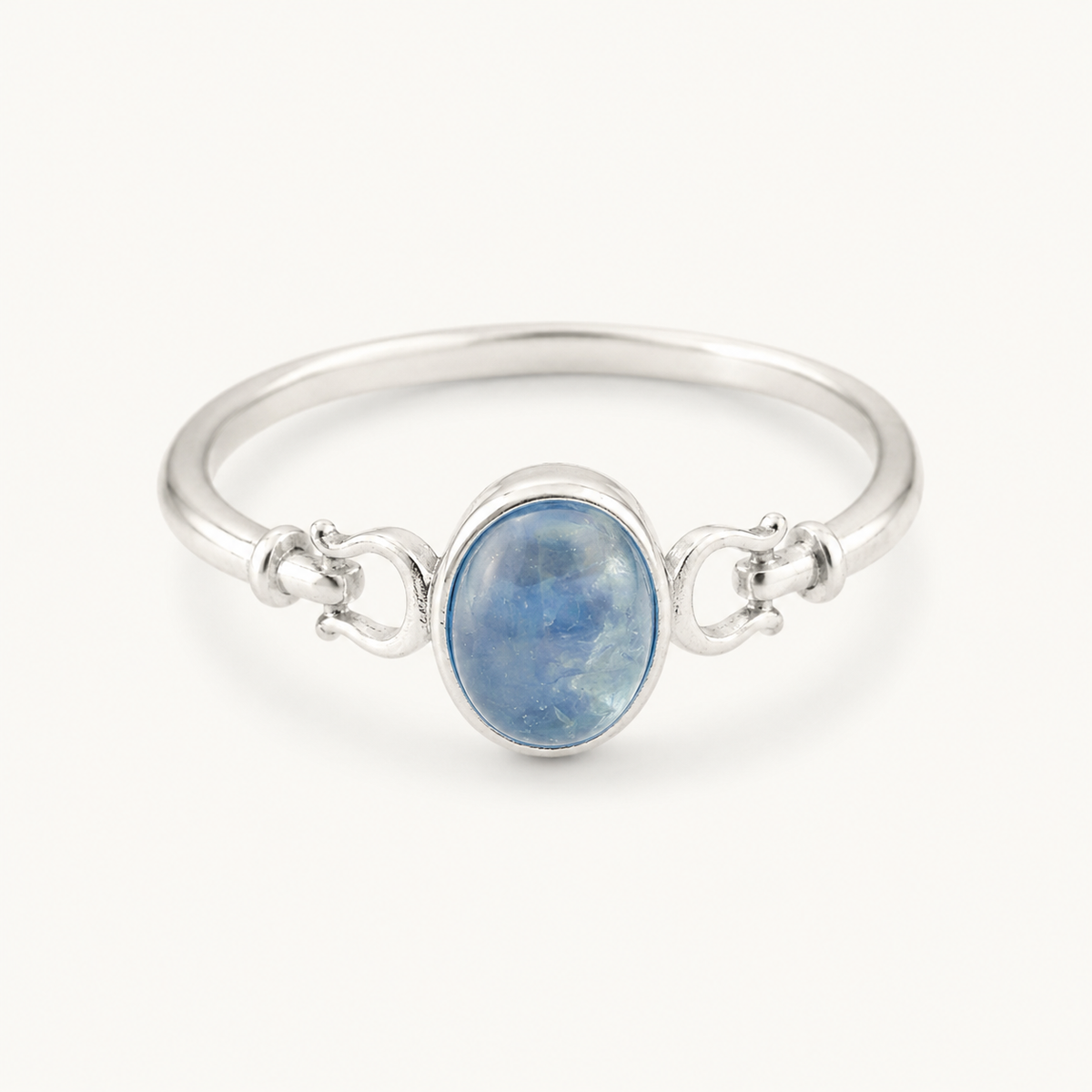 Aquamarin Cabochonring mit ovalem Stein und Spiralornament
