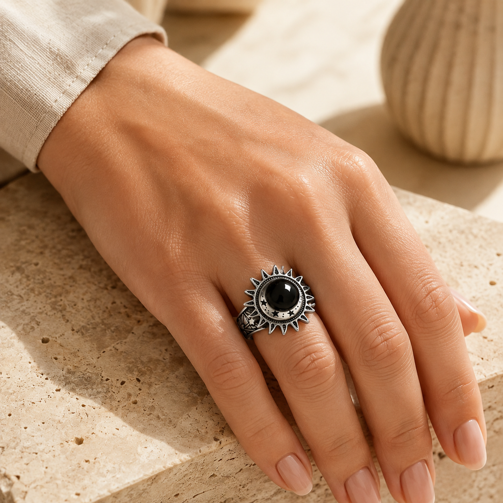 Onyx Ring aus 925er Silber im Sonnenmond-Design