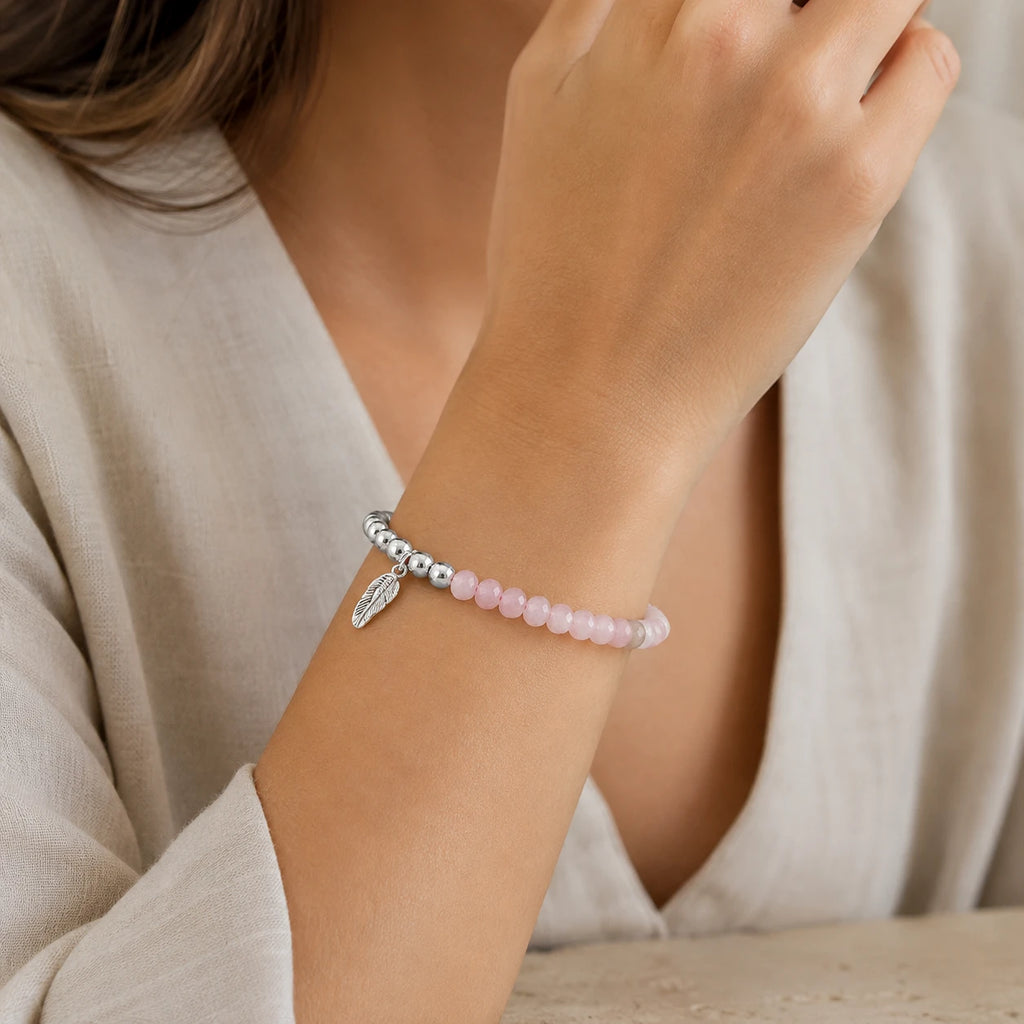 Rosenquarz Armband mit Silberperlen und Federanhänger