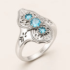 Aquamarin-Ring mit drei Steinen und filigranen Ornamenten