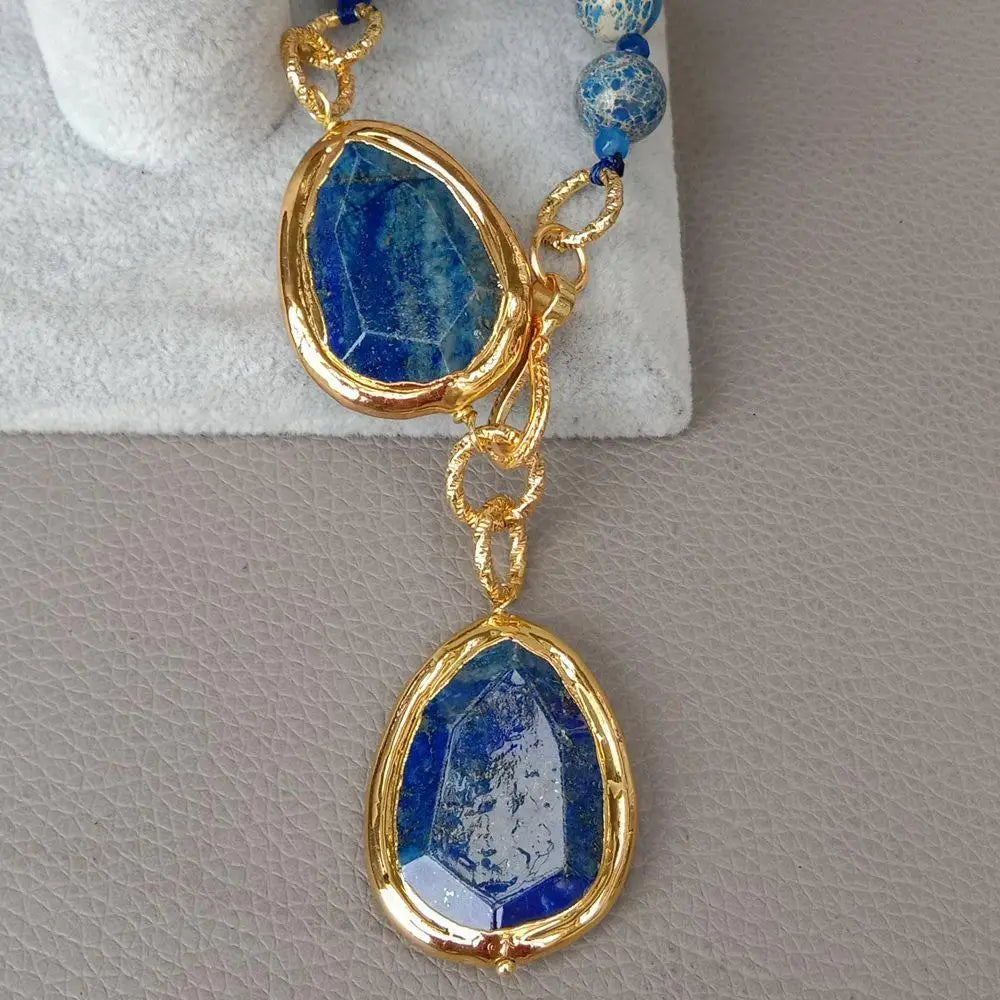 Lapislazuli Halskette mit facettierten Tropfenanhängern und Goldakzenten
