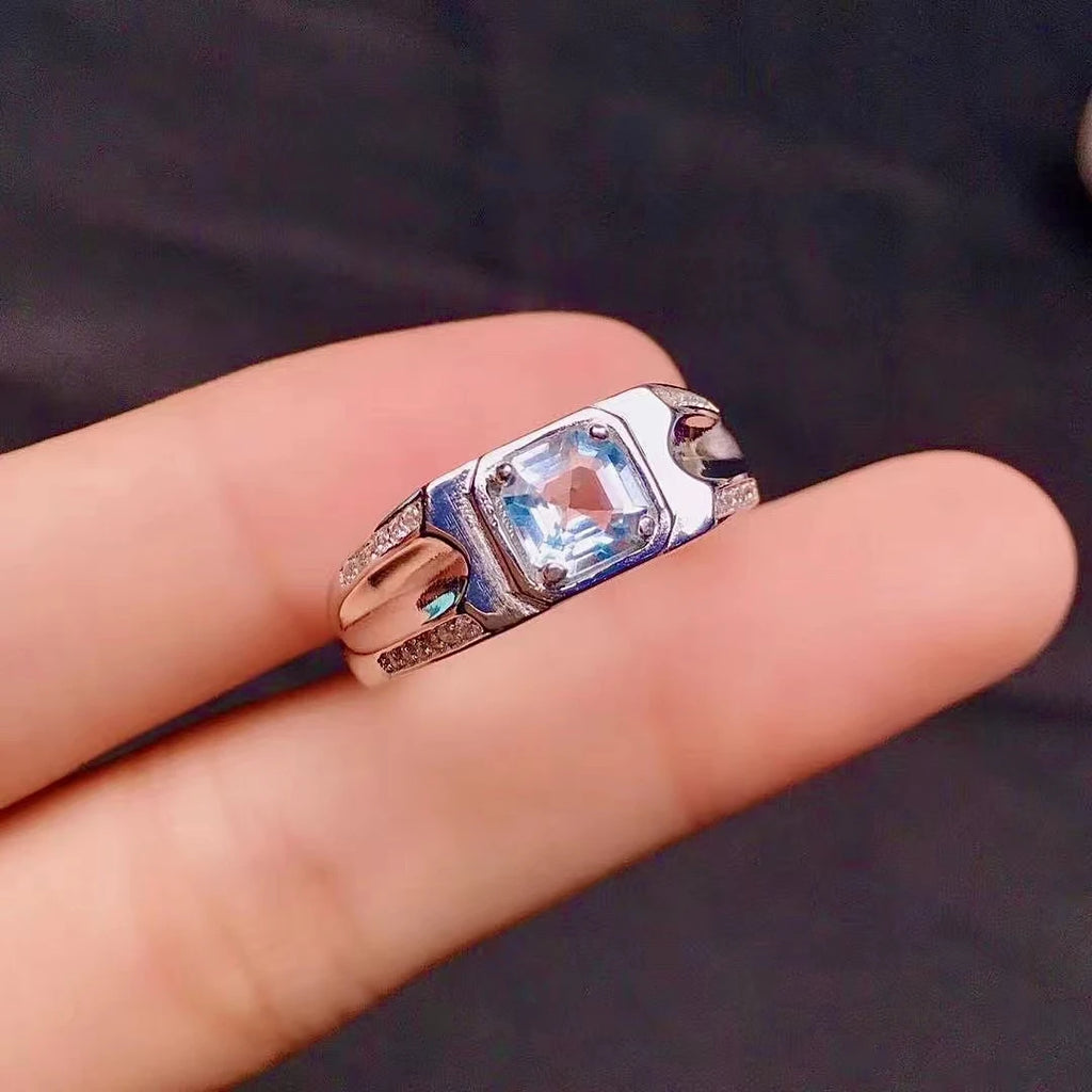 Aquamarin Look Ring mit quadratischem Stein und schwarzer Ringschiene