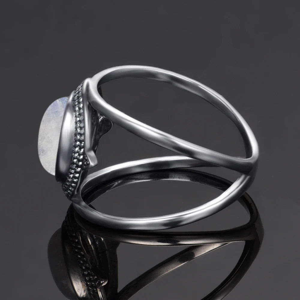 Moderner Mondstein Ring mit Kreisfassung