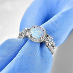 Opal Ring aus 925er Silber mit floralem Steinbesatz