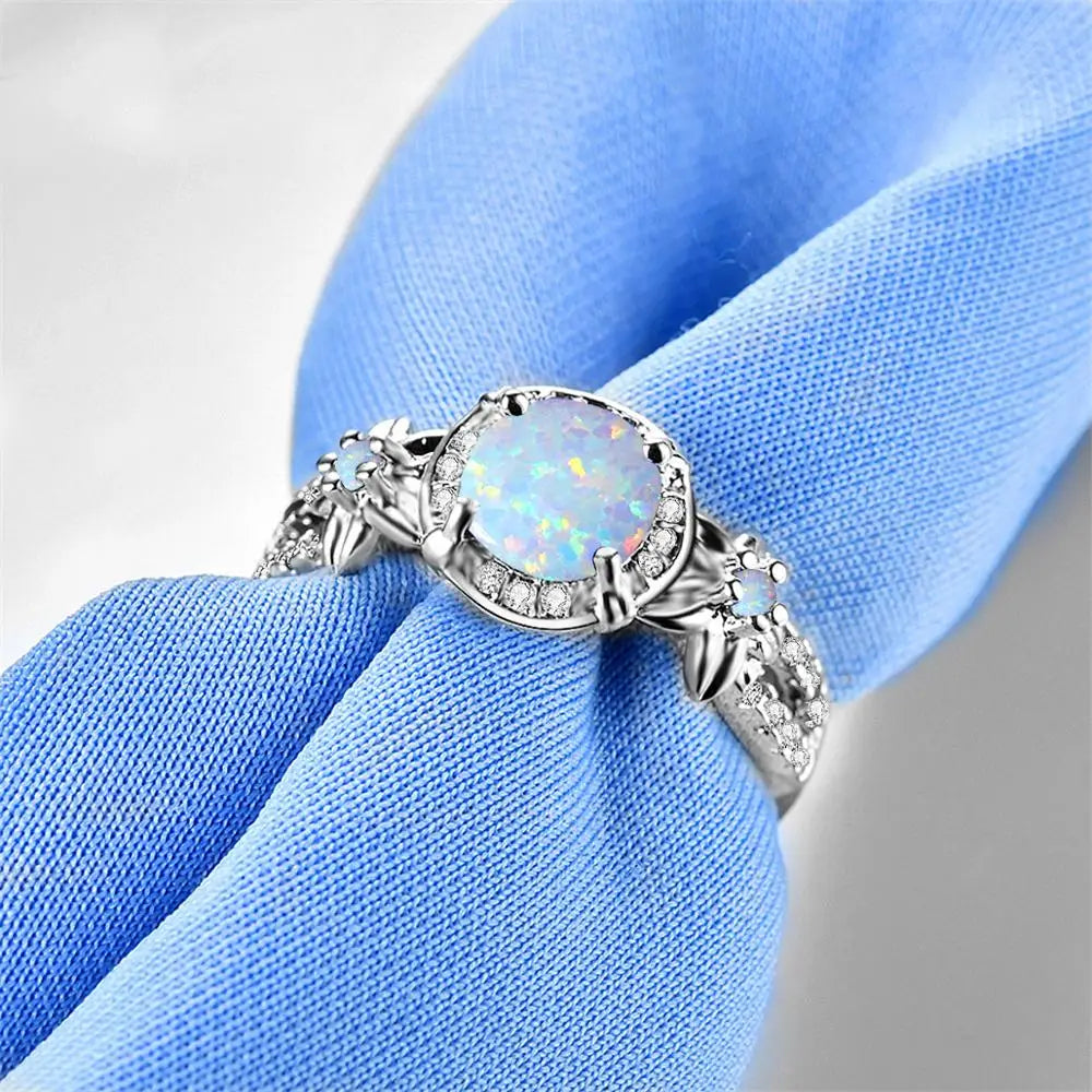 Opal Ring aus 925er Silber mit floralem Steinbesatz