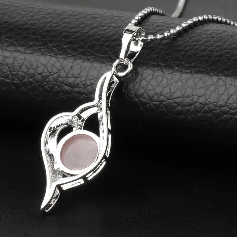 Rosenquarz Kette mit rundem Stein und Blätterornament