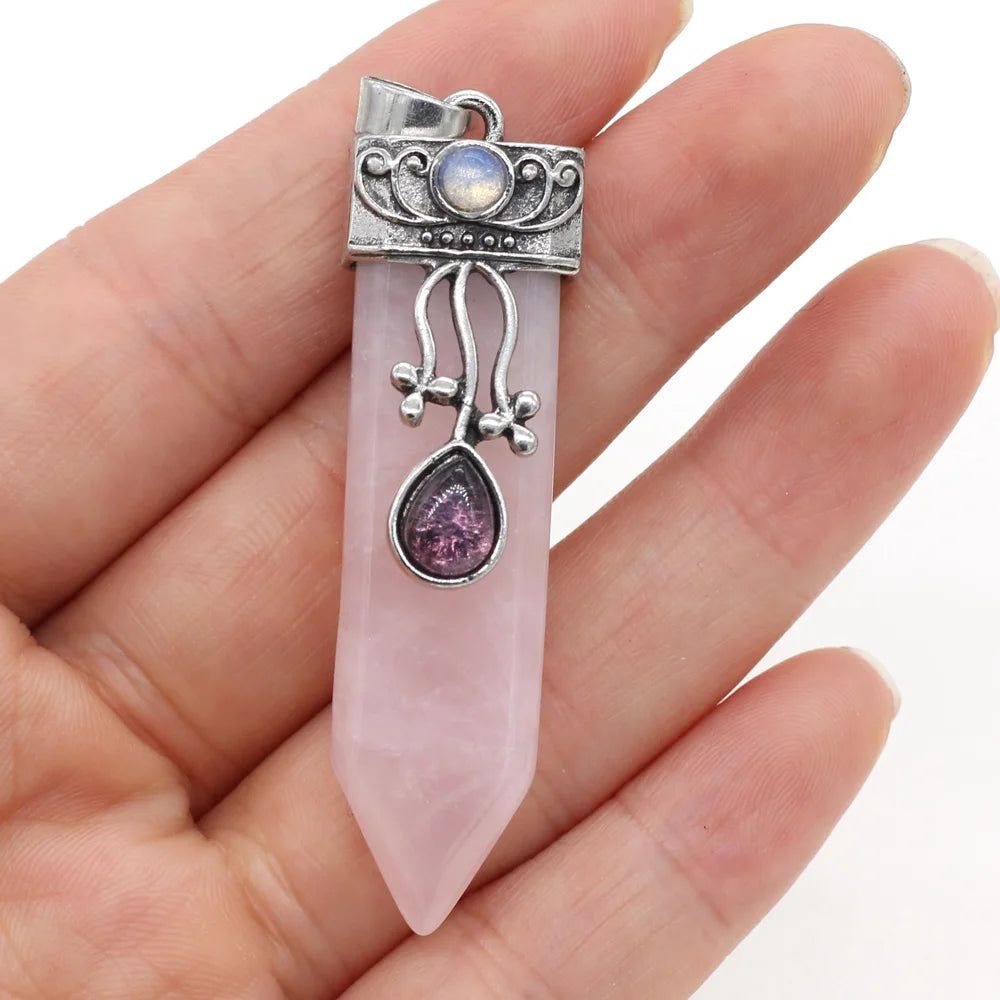 Rosenquarz Kette mit violettem Tropfenanhänger und Zierstein