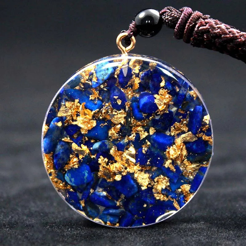 Lapislazuli Anhänger mit goldenem Sternsymbol an schwarzer Kordel