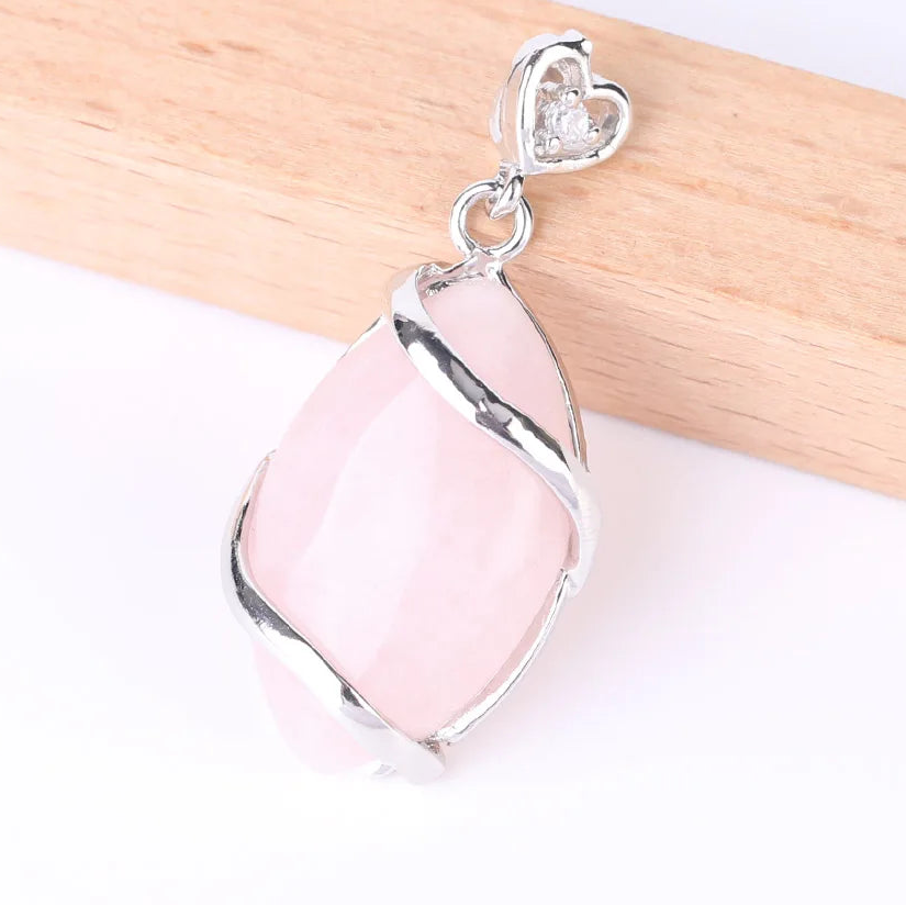 Rosenquarz Kette mit gedrehtem Metallrahmen