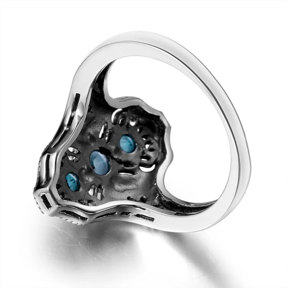 Aquamarin-Ring mit drei Steinen und filigranen Ornamenten