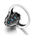 Aquamarin-Ring mit drei Steinen und filigranen Ornamenten