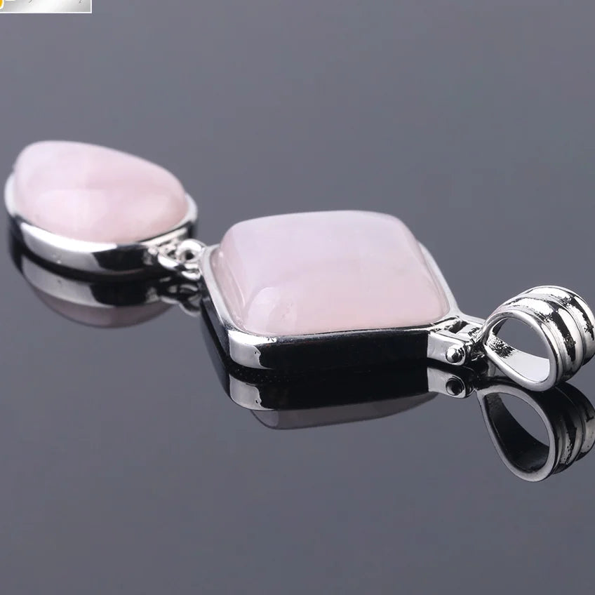 Rosenquarz Kette mit zweiteiligem geometrischem Anhänger