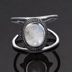 Moderner Mondstein Ring mit Kreisfassung
