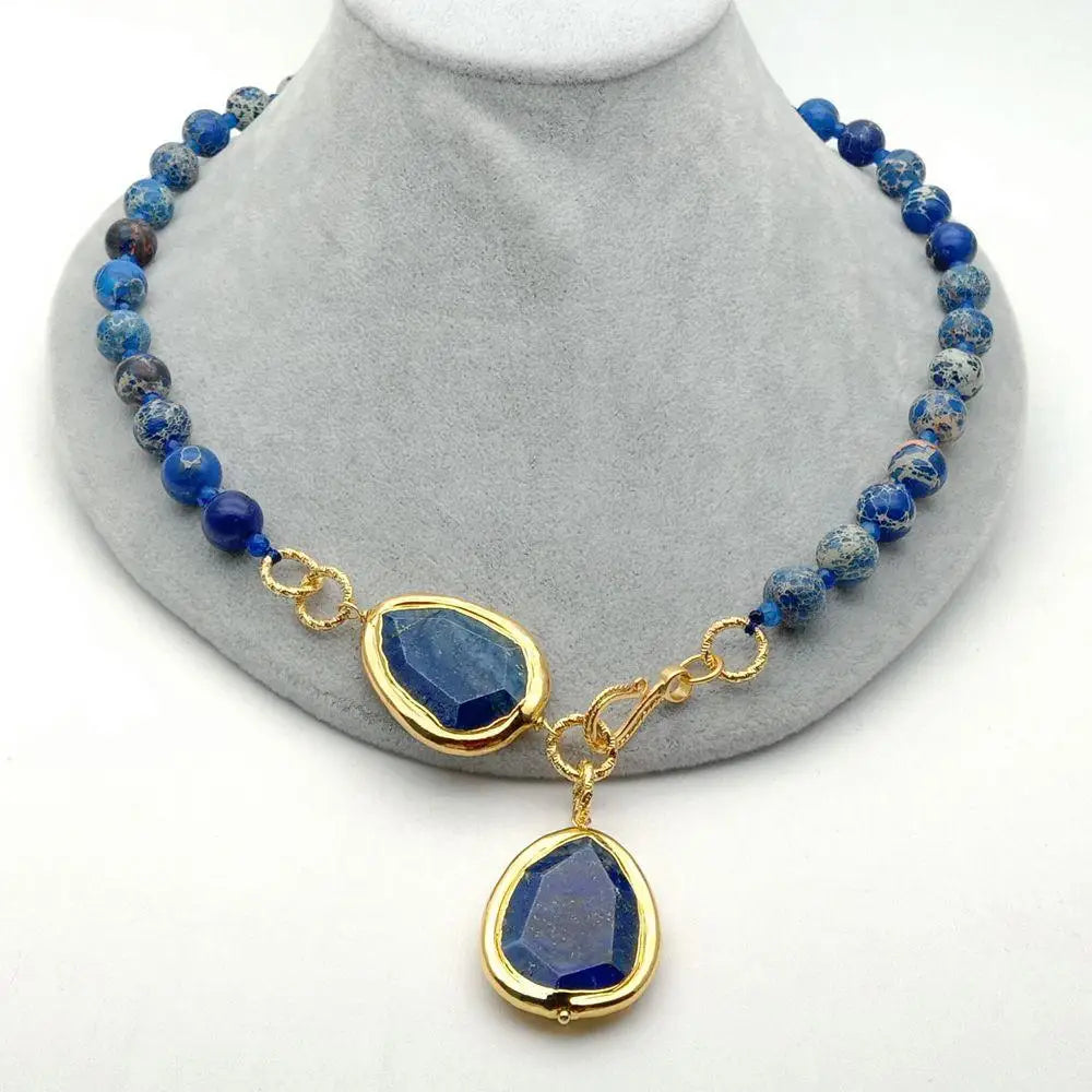 Lapislazuli Halskette mit facettierten Tropfenanhängern und Goldakzenten
