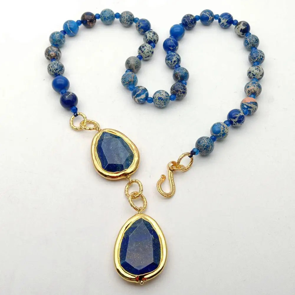 Lapislazuli Halskette mit facettierten Tropfenanhängern und Goldakzenten