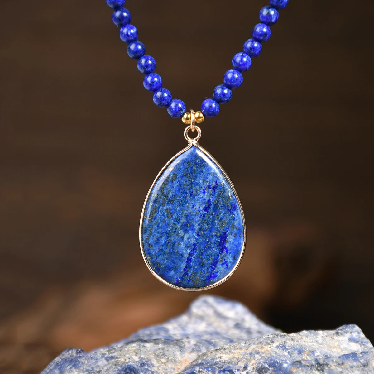 Lapislazuli Kette mit rechteckigem Anhänger und blauen Steinperlen
