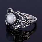 Mondstein Ring aus 925er Silber mit floralem Ornamentrahmen