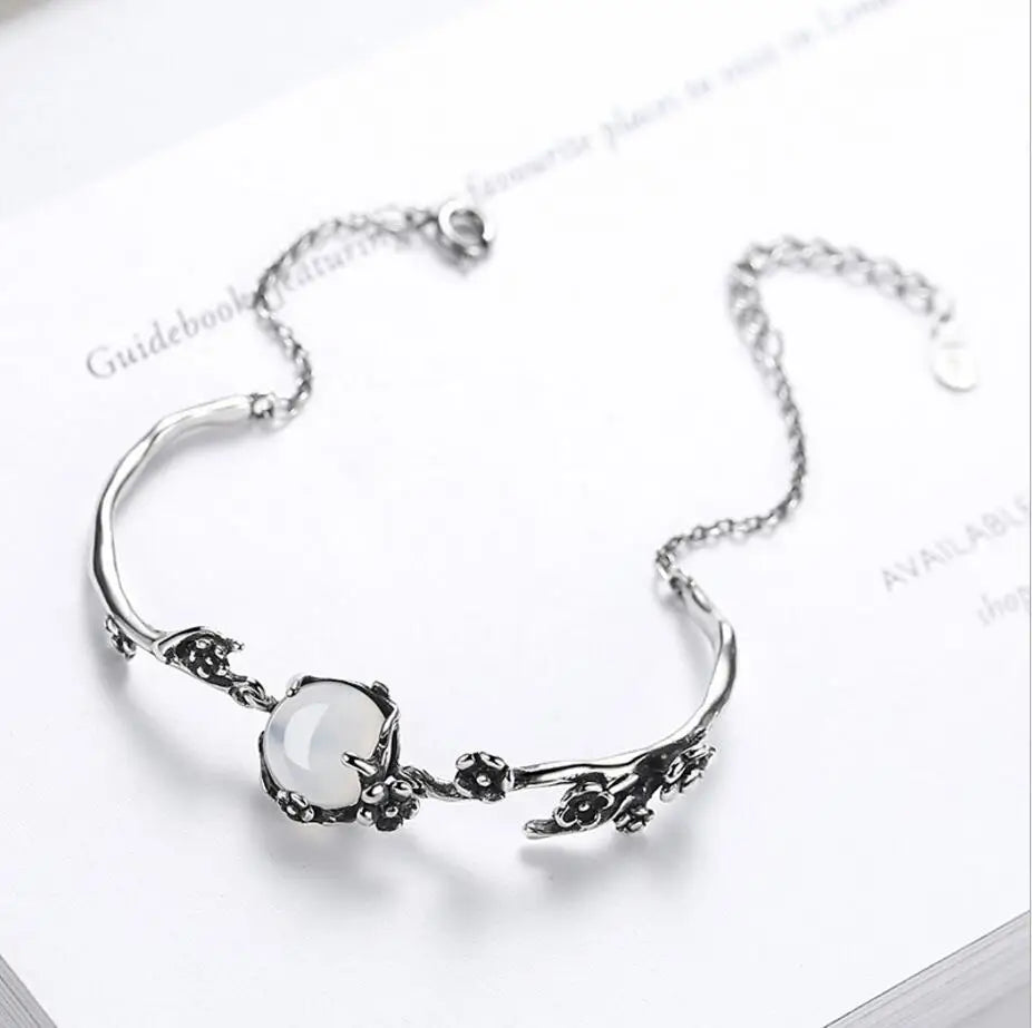 Florales Mondstein Armband mit Blattornamenten
