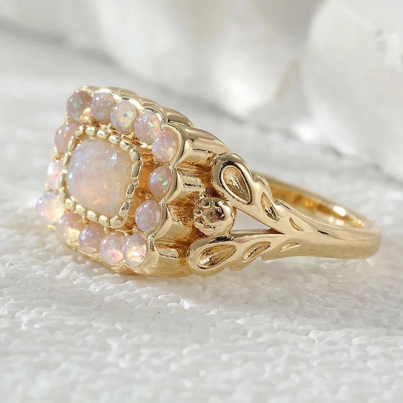 Opal Look Ring mit rechteckigem Mittelstein und Steinrahmen