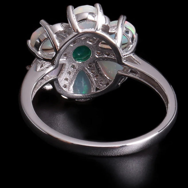 Opal Ring aus 925er Silber mit Smaragd und sechs tropfenförmigen Opalen