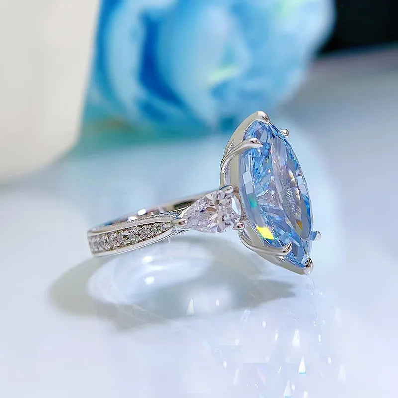 Ring Aquamarin Silber aus 925er Silber mit großem Navette-Stein und Seitensteinen