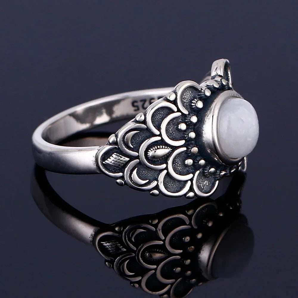 Mondstein Ring aus 925er Silber mit floralem Ornamentrahmen