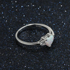 Opal-Look Ring aus 925er Silber mit Herzstein und zwei Ziersteinen